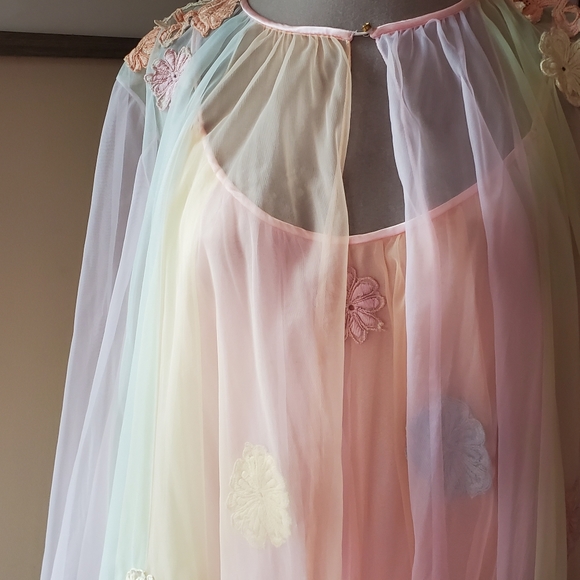SOLD Vanity FairVintage Rainbow Nylon Peignoir Set - Picture 3 of 8